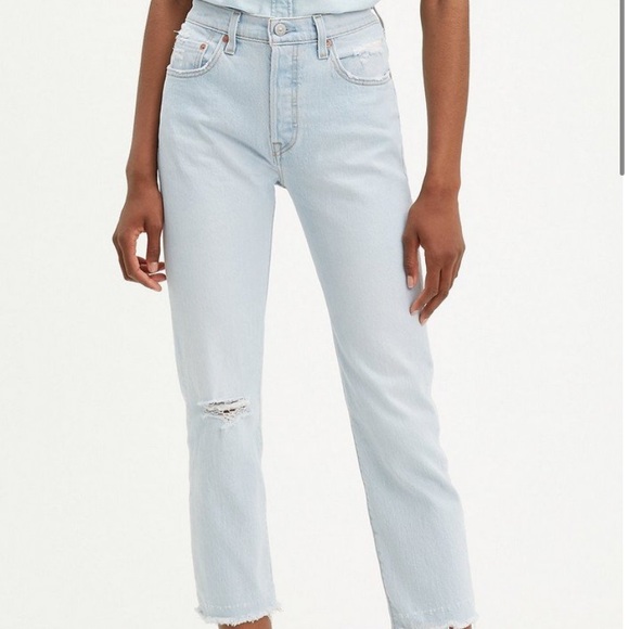 Levi’s 501 Crop Jean - Picture 1 of 5